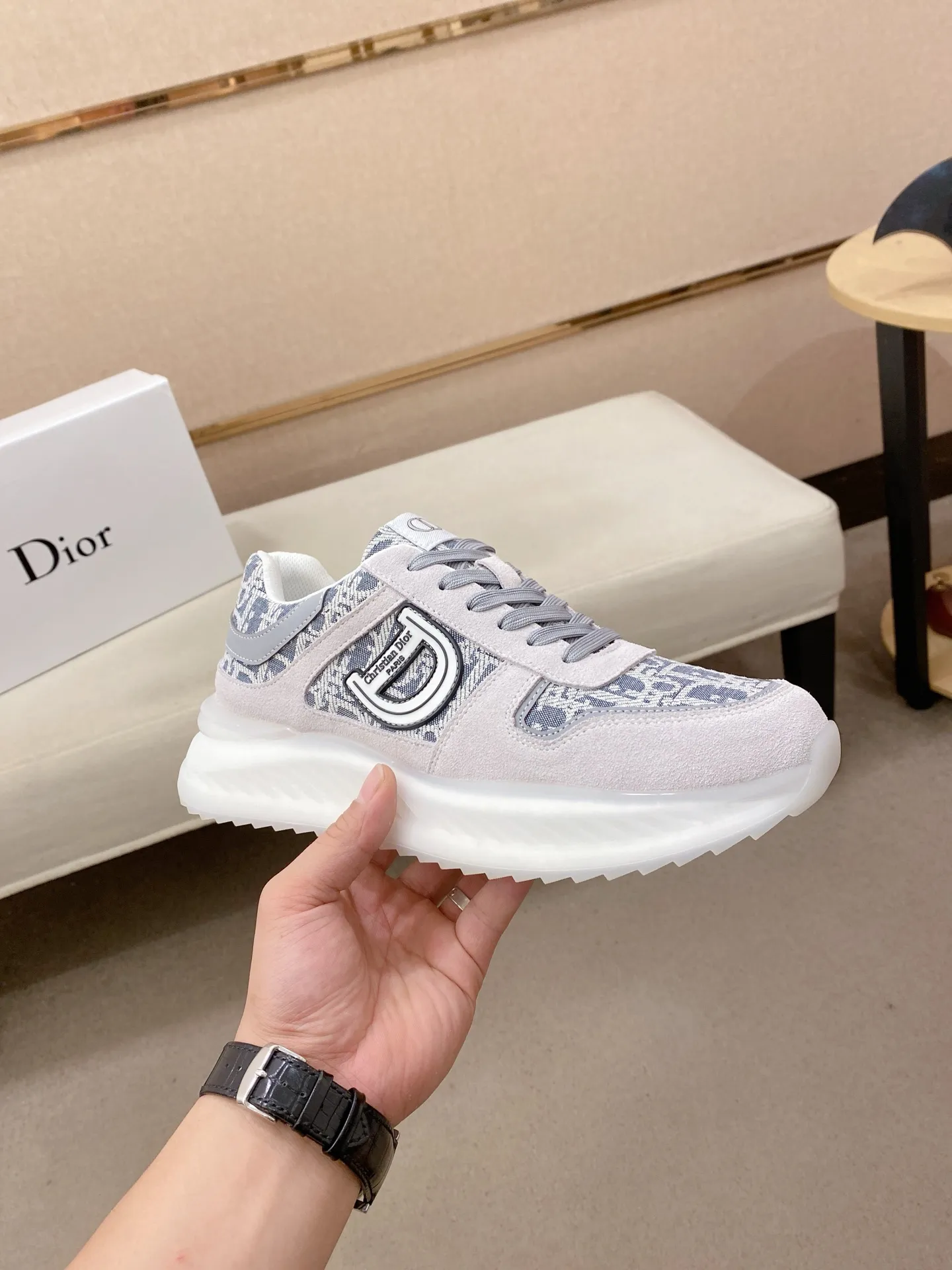 Men's shoes💰 462💰🇮🇹🇮🇹Dior d The new model is on sale at the same time at the counter. The upper 🇮🇹 is imported Italian first-layer cowhide, and the lining is fully imported sheepskin 💪💪. It is a complete 1⃣️ to 1⃣️ replica 🇮🇹💪💪, ⚠ Sole: The original sole is specially provided by the original factory. The exclusive movable molded sole is super comfortable. ⚠Original factory single goods, 🔍🔍high quality, you can enter and leave the counter at will, welcome to compare⚠. Code number:38-44